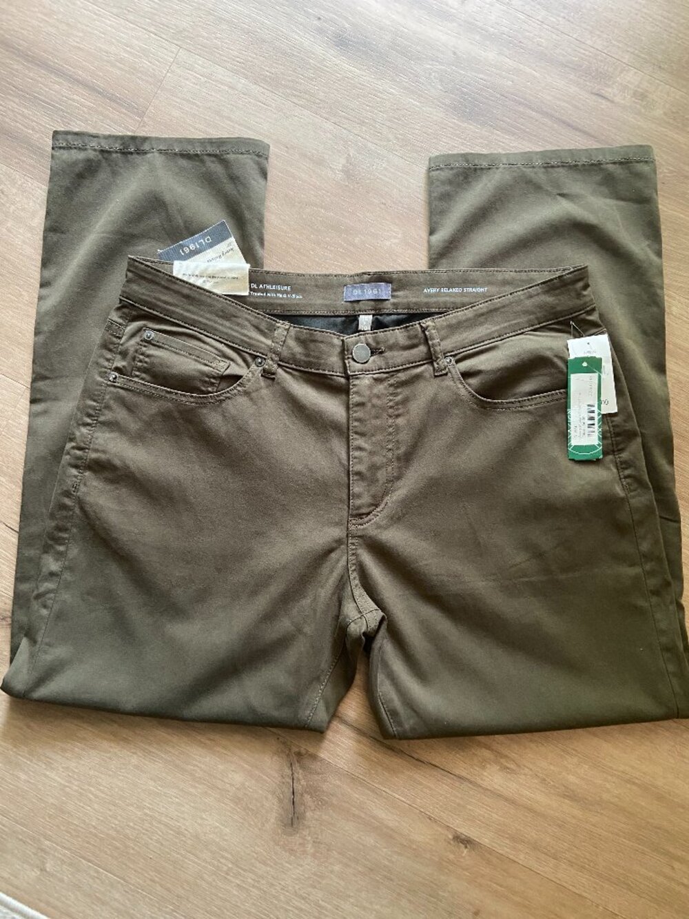 DL1961 Avery Relaxed Straight Athleisure Army Green Pants Mens 36x30